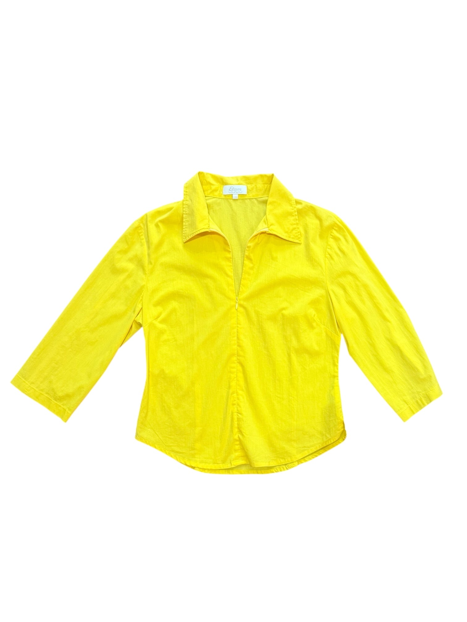 Le chemisier jaune