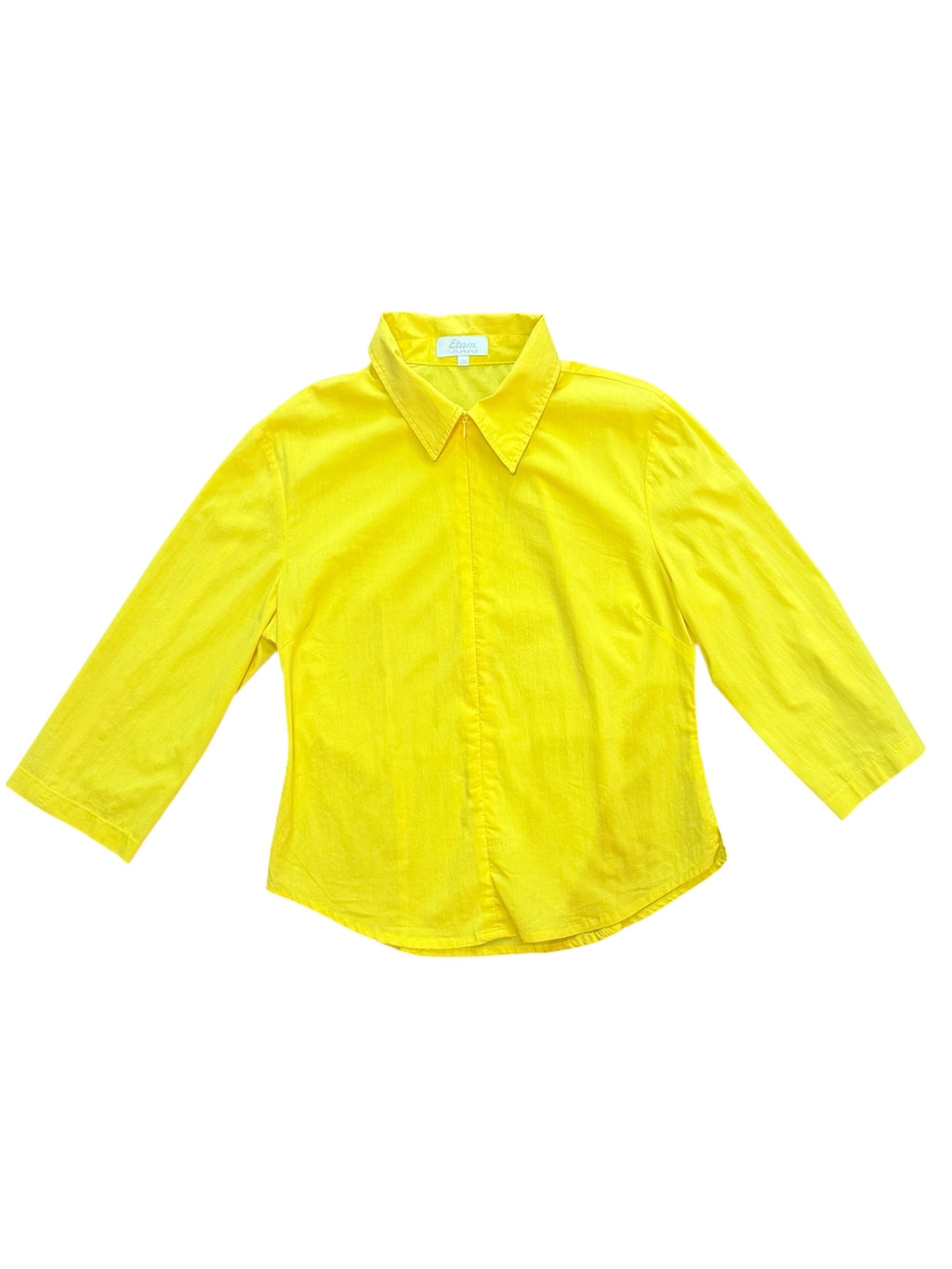 Le chemisier jaune