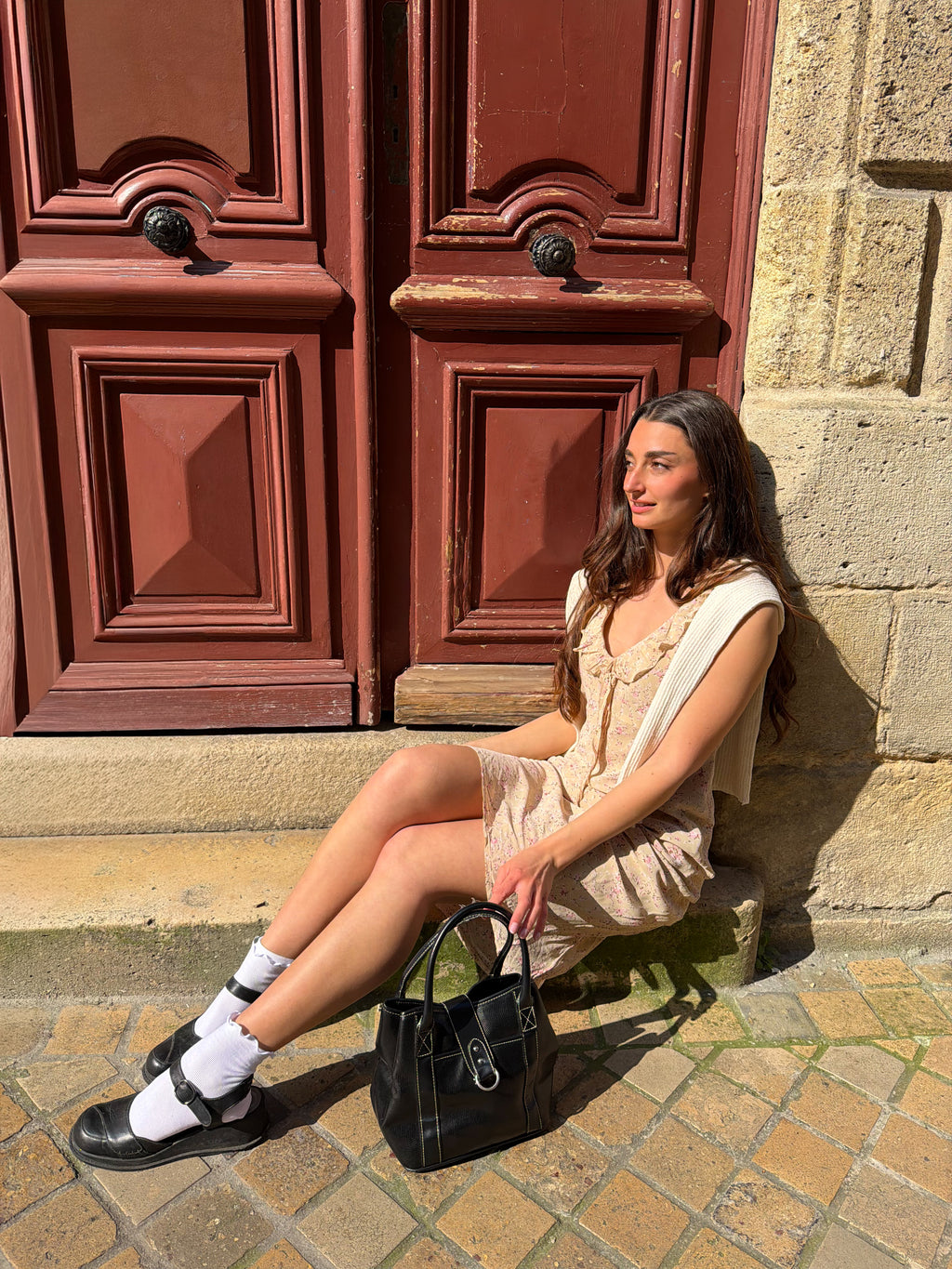 Mazette Vintage Club vous propose une paire de chaussures de villes ouvertes. Ces chaussures compensées sont en taille 38 et peuvent vous accompagner du printemps à l’été. Pièce unique, sélectionnée pour son potentiel dans un dressing premium.
Mazette est une friperie basée sur Paris et Bordeaux qui vous propose une séléction Y2K et de vintage intemporel. Cette pièce est disponible exclusivement sur le site internet www.mazettevintageclub.com à l’occasion du premier drop internet de la boutique.