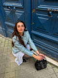 Mazette Vintage Club vous propose une veste en véritable cuir bleu pastel en taille 40 qui se porte en toutes saisons. Le cuir a été sélectionné pour son potentiel dans un dressing premium. 
Mazette est une friperie basée sur Paris et Bordeaux qui vous propose une séléction Y2K et de vintage intemporel. Cette pièce est disponible exclusivement sur le site internet www.mazettevintageclub.com à l’occasion du premier drop internet de la boutique.