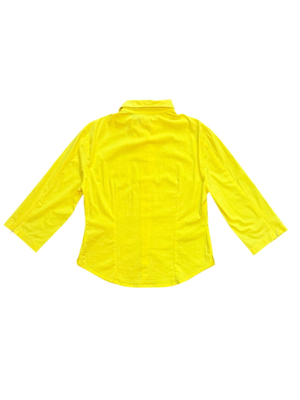 Le chemisier jaune