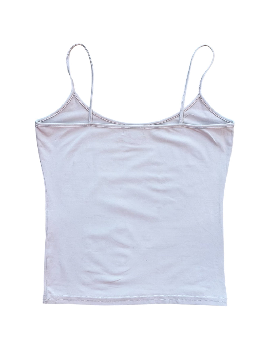 Mazette Vintage Club vous propose un débardeur à bretelles fines basique, ce qui permet d’associer la pièce à de nombreuses autres. Top rose séléctionné pour son potentiel dans un dressing premium.
Mazette est une friperie basée sur Paris et Bordeaux qui vous propose une séléction Y2K et de vintage intemporel. Cette pièce est disponible exclusivement sur le site internet www.mazettevintageclub.com à l’occasion du premier drop internet de la boutique.