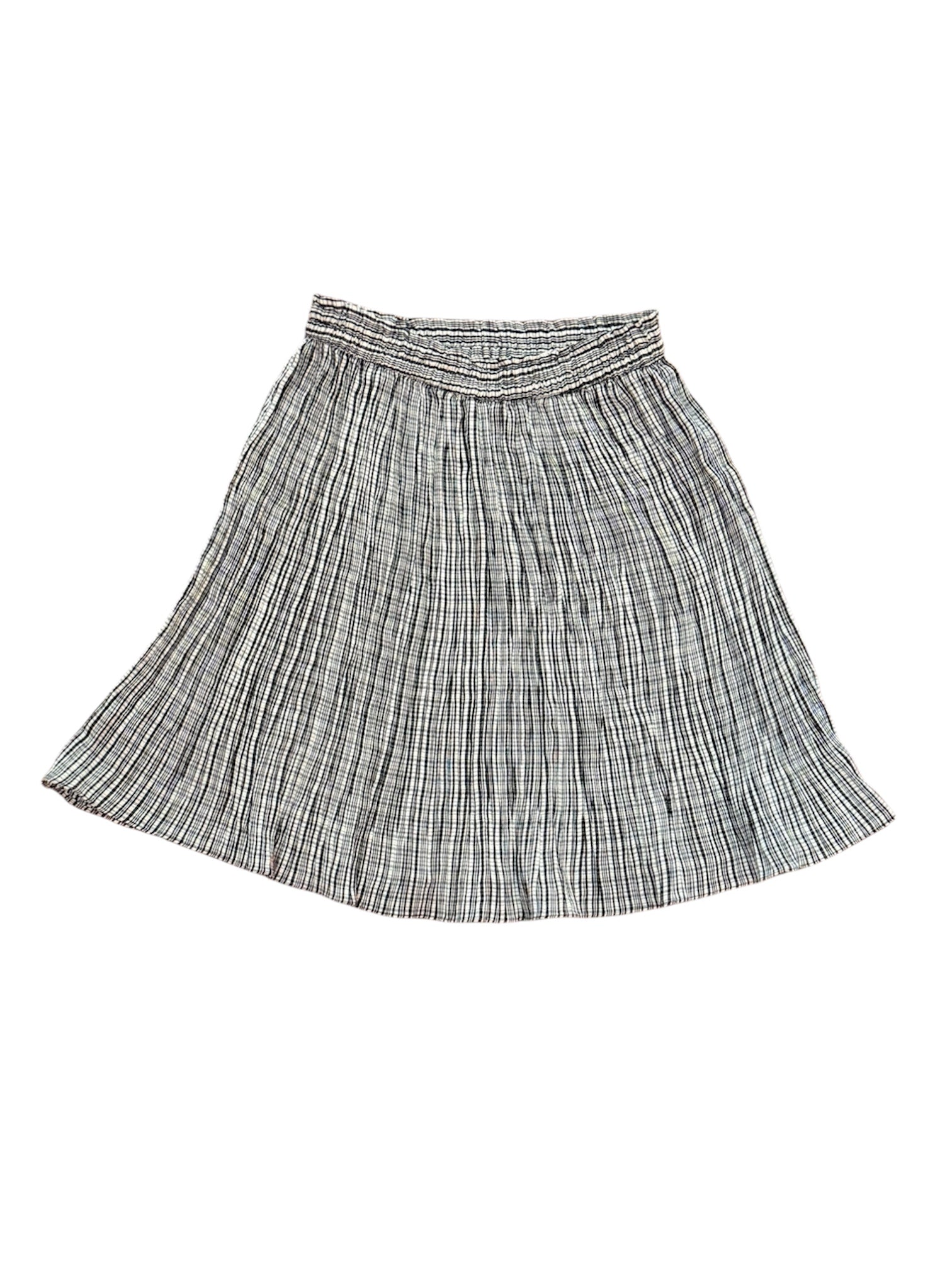 Mazette Vintage Club vous propose une jupe plisée à carreaux parfaite pour le printemps. Sa coupe intemporelle permet d’associer la pièce à de nombreuses autres. Jupe vintage séléctionné pour son potentiel dans un dressing premium
Mazette est une friperie basée sur Paris et Bordeaux qui vous propose une séléction Y2K et de vintage intemporel. Cette pièce est disponible exclusivement sur le site internet www.mazettevintageclub.com à l’occasion du premier drop internet de la boutique.