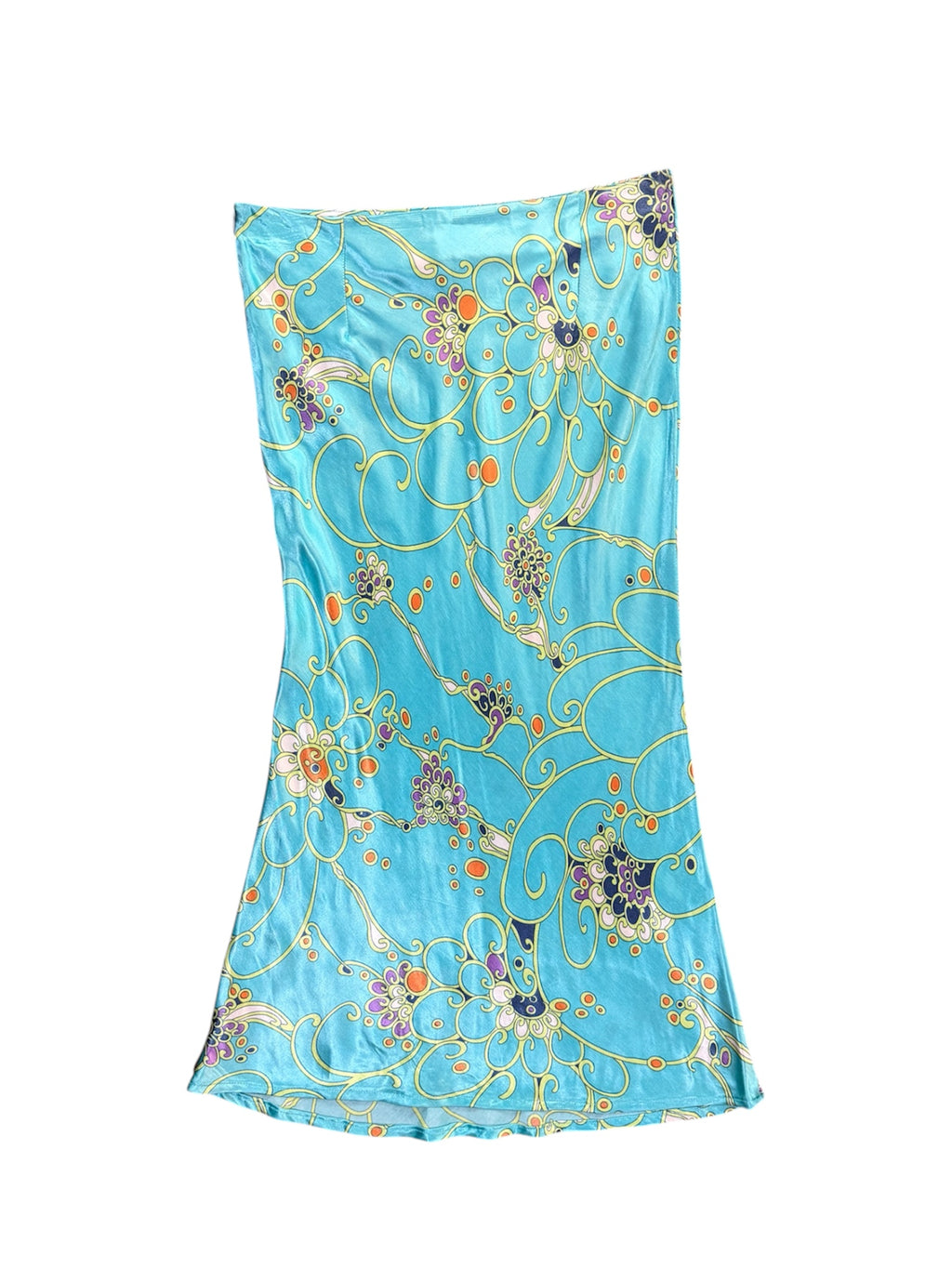 Mazette Vintage Club vous propose une jupe sirène turquoise des années 2000’s. Cette robe en taille 36 est parfaite pour la saison des mariages, anniversaires et cérémonies.
Mazette est une friperie basée sur Paris et Bordeaux qui vous propose une sélection Y2K et de vintage intemporel. Cette pièce est disponible exclusivement sur le site internet www.mazettevintageclub.com à l’occasion du second drop internet de la boutique.
