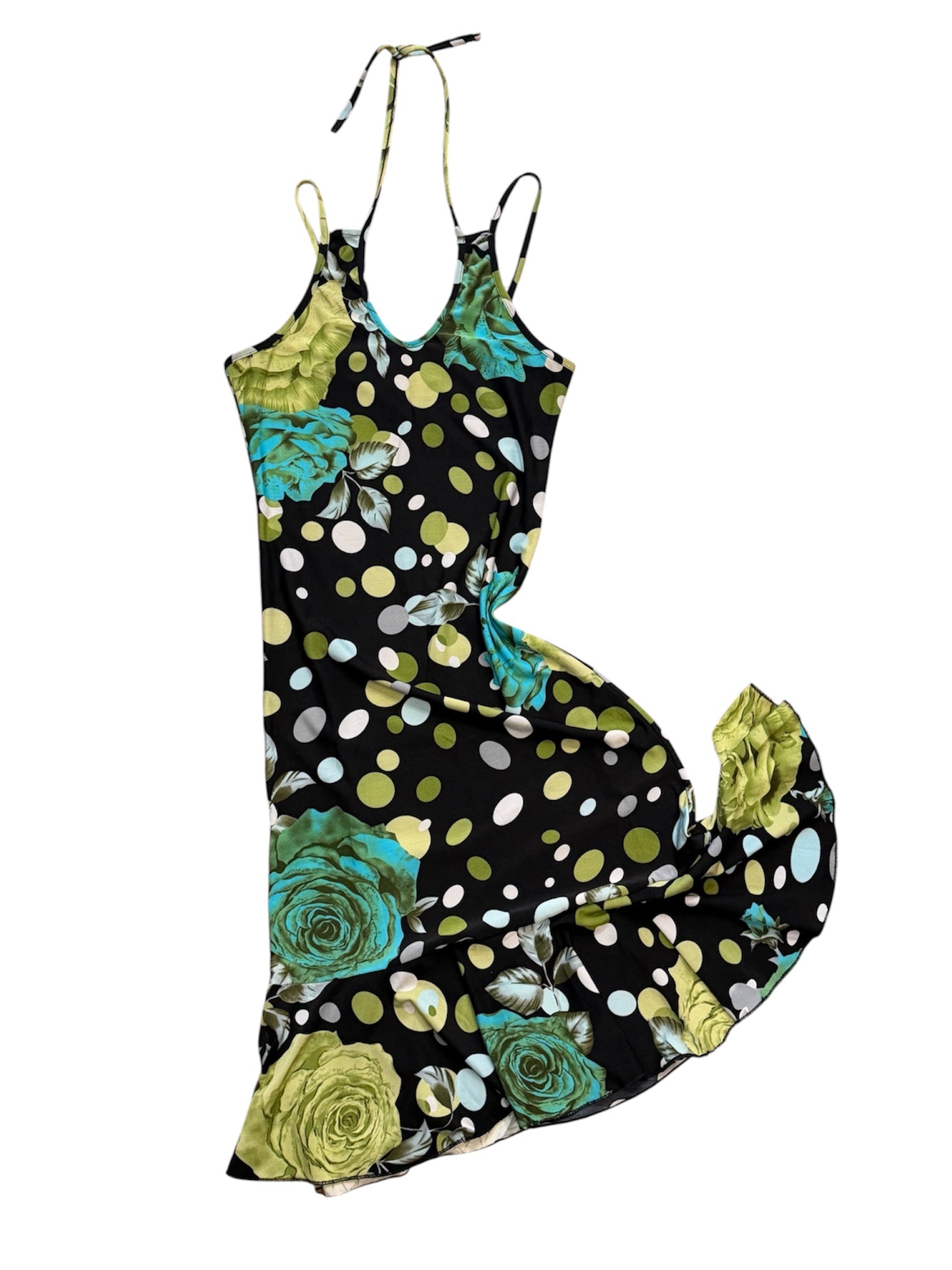 Mazette Vintage Club vous propose une robe des années 2000’s à pois et grosses fleurs bleues. Cette robe en taille 38 est une pièce parfaite pour la saison des mariages, anniversaires et cérémonies.
Mazette est une friperie basée sur Paris et Bordeaux qui vous propose une sélection Y2K et de vintage intemporel. Cette pièce est disponible exclusivement sur le site internet www.mazettevintageclub.com à l’occasion du second drop internet de la boutique.