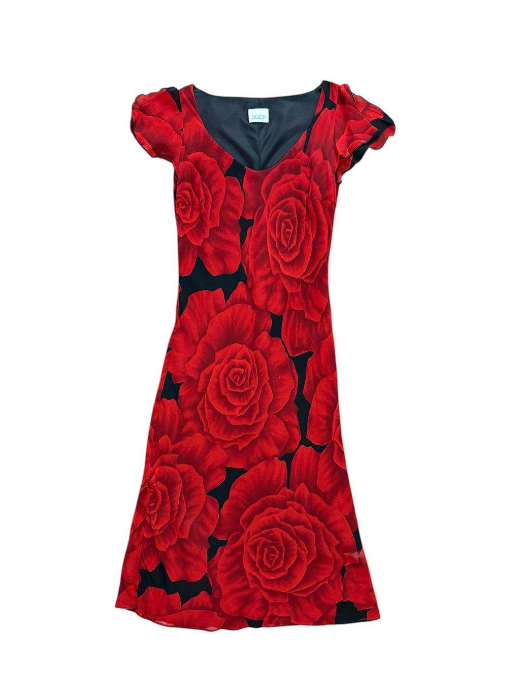 Mazette Vintage Club vous propose une robe des années 2000’s au motif de roses rouges. Cette robe en taille 36 est une pièce parfaite pour la saison des mariages, anniversaires et cérémonies.
Mazette est une friperie basée sur Paris et Bordeaux qui vous propose une sélection Y2K et de vintage intemporel. Cette pièce est disponible exclusivement sur le site internet www.mazettevintageclub.com à l’occasion du second drop internet de la boutique.