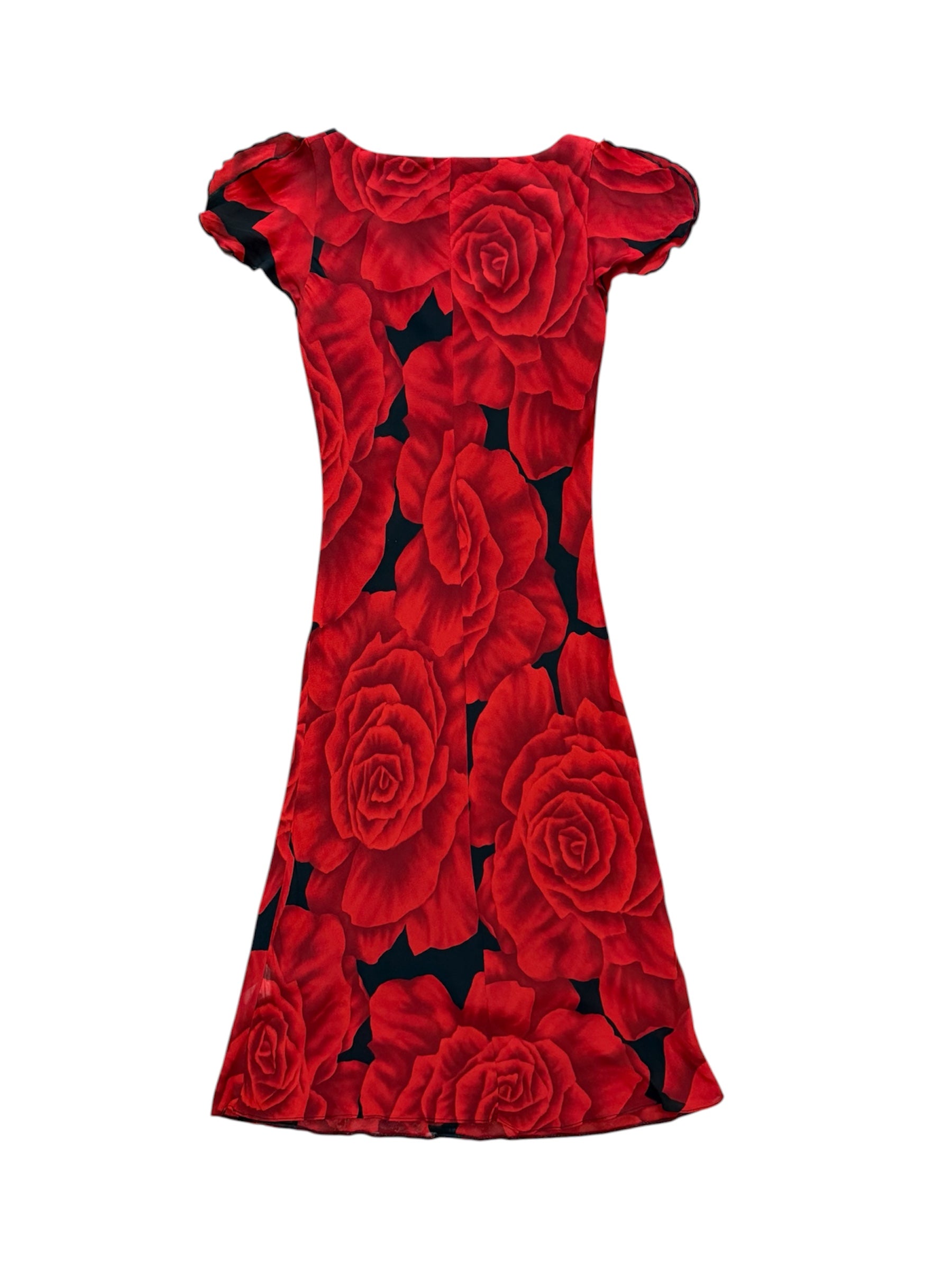 Mazette Vintage Club vous propose une robe des années 2000’s au motif de roses rouges. Cette robe en taille 36 est une pièce parfaite pour la saison des mariages, anniversaires et cérémonies.
Mazette est une friperie basée sur Paris et Bordeaux qui vous propose une sélection Y2K et de vintage intemporel. Cette pièce est disponible exclusivement sur le site internet www.mazettevintageclub.com à l’occasion du second drop internet de la boutique.