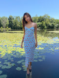 Mazette Vintage Club vous propose une longue robe vintage bleue turquoise. Cette robe en taille 38 est une pièce parfaite pour la saison des mariages, anniversaires et cérémonies.
Mazette est une friperie basée sur Paris et Bordeaux qui vous propose une sélection Y2K et de vintage intemporel. Cette pièce est disponible exclusivement sur le site internet www.mazettevintageclub.com à l’occasion du second drop internet de la boutique.