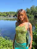 Mazette Vintage Club vous propose ce top vert à sequin Ibiza style / mermaid core. Ce top en taille 36 est une pièce parfaite pour la saison des mariages, anniversaires et cérémonies. Mais aussi parfait pour une soirée.
Mazette est une friperie basée sur Paris et Bordeaux qui vous propose une sélection Y2K et de vintage intemporel. Cette pièce est disponible exclusivement sur le site internet www.mazettevintageclub.com à l’occasion du second drop internet de la boutique.
