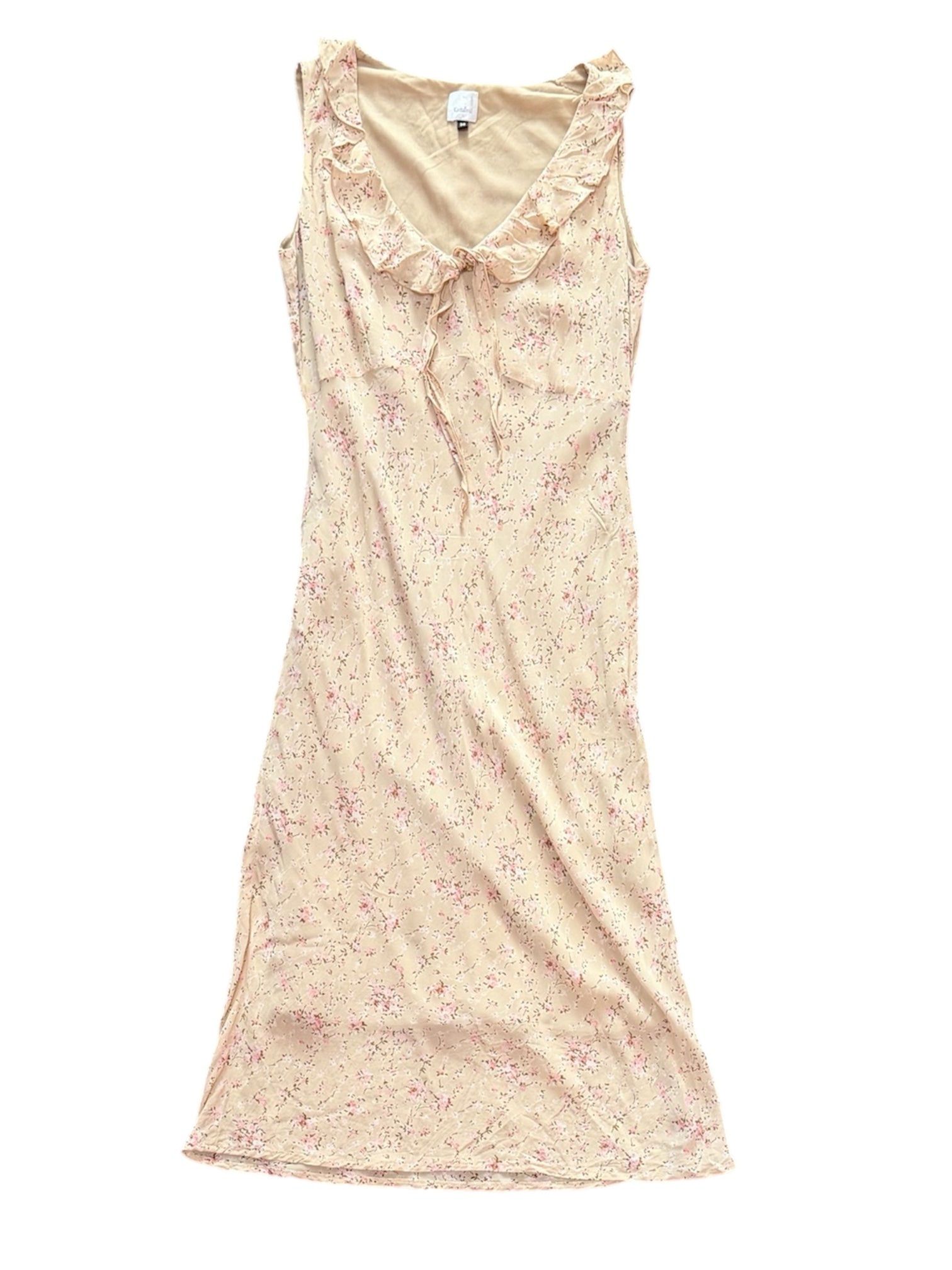 Mazette Vintage Club vous propose une robe longue vintage à fleurs. Cette robe est en taille 38 et peut vous accompagner du printemps à l’été. Pièce unique, sélectionnée pour son potentiel dans un dressing premium.
Mazette est une friperie basée sur Paris et Bordeaux qui vous propose une séléction Y2K et de vintage intemporel. Cette pièce est disponible exclusivement sur le site internet www.mazettevintageclub.com à l’occasion du premier drop internet de la boutique.