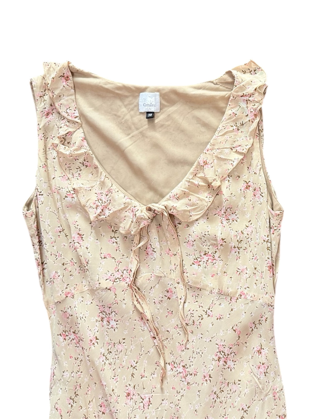 Mazette Vintage Club vous propose une robe longue vintage à fleurs. Cette robe est en taille 38 et peut vous accompagner du printemps à l’été. Pièce unique, sélectionnée pour son potentiel dans un dressing premium.
Mazette est une friperie basée sur Paris et Bordeaux qui vous propose une séléction Y2K et de vintage intemporel. Cette pièce est disponible exclusivement sur le site internet www.mazettevintageclub.com à l’occasion du premier drop internet de la boutique.