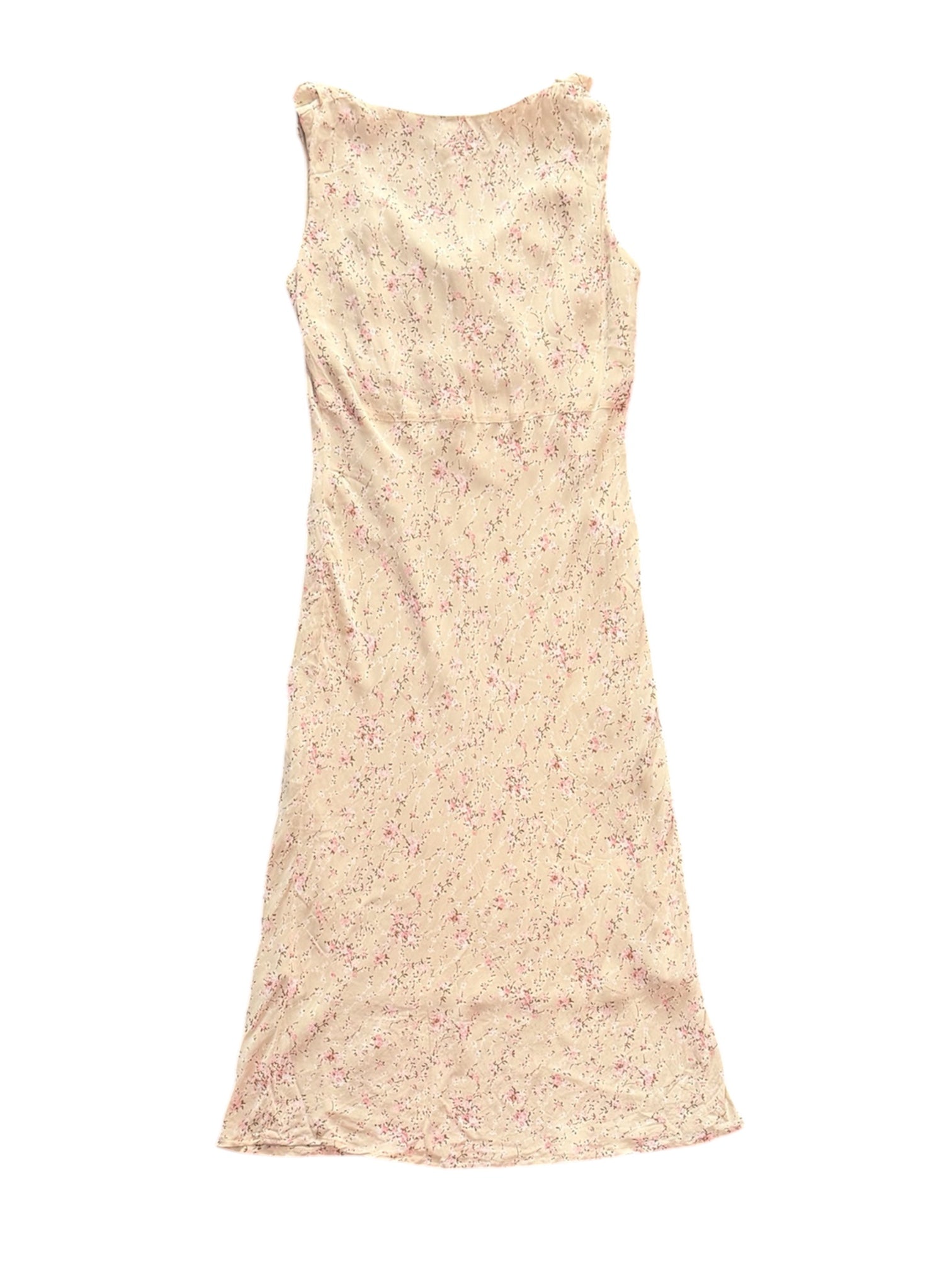 Mazette Vintage Club vous propose une robe longue vintage à fleurs. Cette robe est en taille 38 et peut vous accompagner du printemps à l’été. Pièce unique, sélectionnée pour son potentiel dans un dressing premium.
Mazette est une friperie basée sur Paris et Bordeaux qui vous propose une séléction Y2K et de vintage intemporel. Cette pièce est disponible exclusivement sur le site internet www.mazettevintageclub.com à l’occasion du premier drop internet de la boutique.