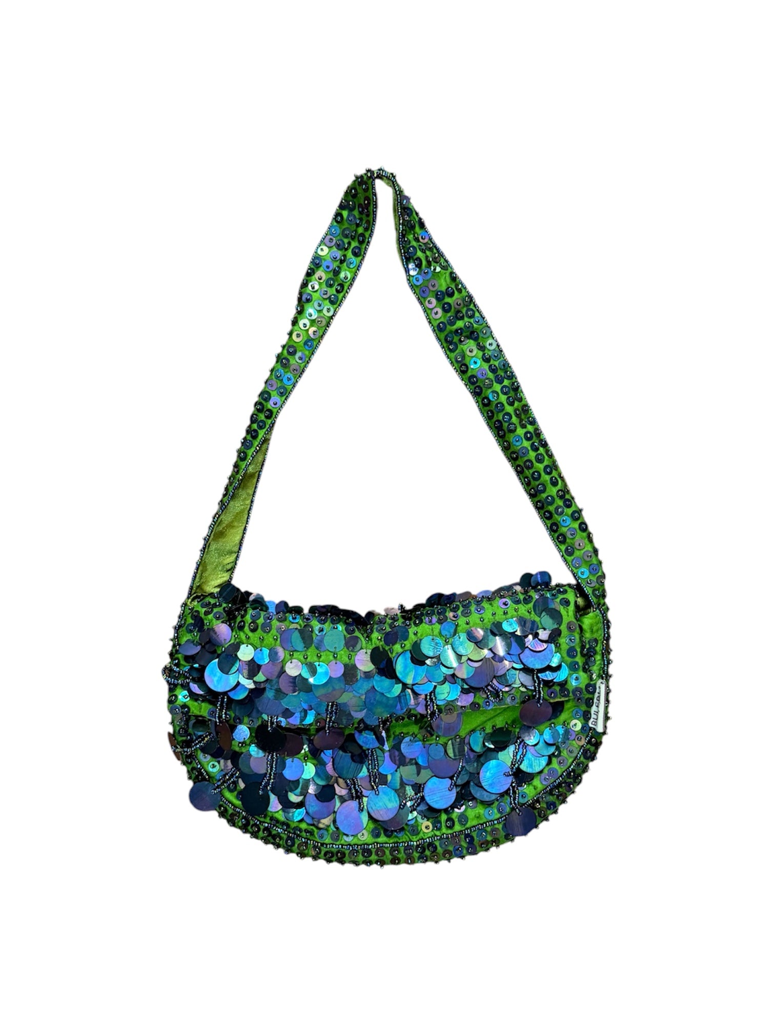 Mazette Vintage Club vous propose ce magnifique sac à sequins irisés avec rabat de petite taille. Cette pièce est parfaite pour la saison des mariages, anniversaires et cérémonies.
Mazette est une friperie basée sur Paris et Bordeaux qui vous propose une sélection Y2K et de vintage intemporel. Cette pièce est disponible exclusivement sur le site internet www.mazettevintageclub.com à l’occasion du second drop internet de la boutique.