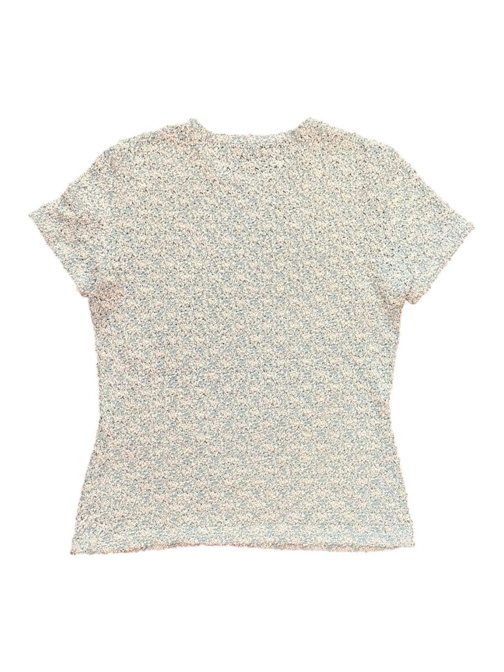 *Mazette Vintage Club vous propose un top manches courtes à maille bouclette. Ce t-shirt texturé a été sélectionné pour son potentiel dans un dressing premium. 
Mazette est une friperie basée sur Paris et Bordeaux qui vous propose une séléction Y2K et de vintage intemporel. Cette pièce est disponible exclusivement sur le site internet www.mazettevintageclub.com à l’occasion du premier drop internet de la boutique.